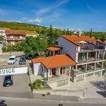Im Erdgeschoss Mit Terrasse By Interhome