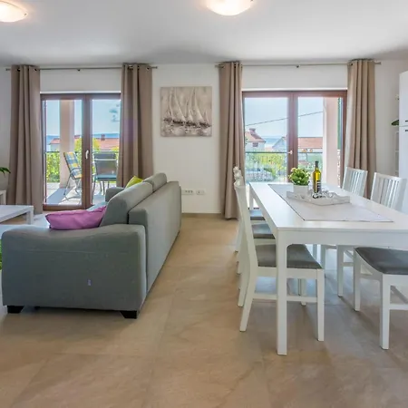 Im Erdgeschoss Mit Terrasse By Interhome Crikvenica