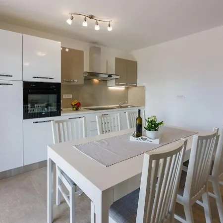 Апартаменты Im Erdgeschoss Mit Terrasse By Interhome *