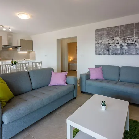 Апартаменты Im Erdgeschoss Mit Terrasse By Interhome