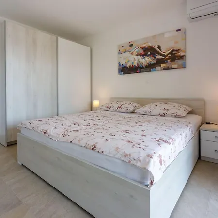 Im Erdgeschoss Mit Terrasse By Interhome Apartment *