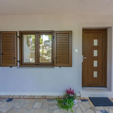Im Erdgeschoss Mit Terrasse By Interhome *