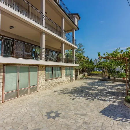 Im Erdgeschoss Mit Terrasse By Interhome Apartment *
