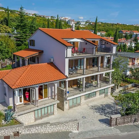 Im Erdgeschoss Mit Terrasse By Interhome *