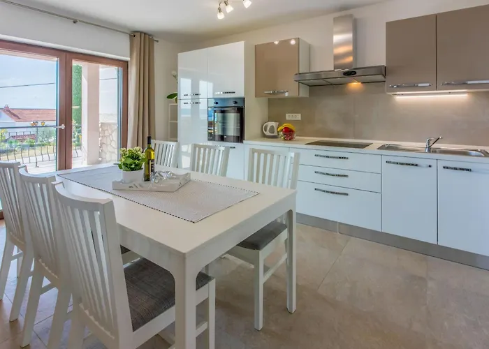 Im Erdgeschoss Mit Terrasse By Interhome