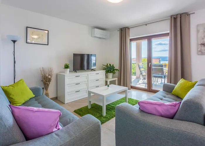 Im Erdgeschoss Mit Terrasse By Interhome Crikvenica