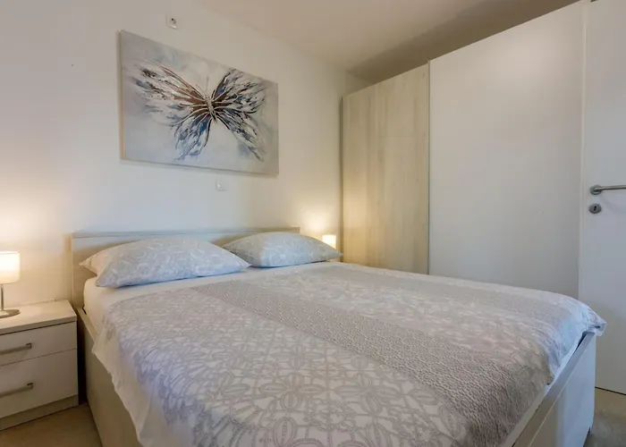 Im Erdgeschoss Mit Terrasse By Interhome *