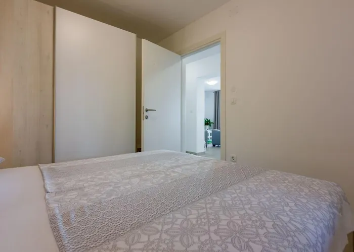 Im Erdgeschoss Mit Terrasse By Interhome