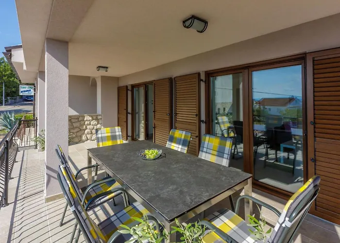 Im Erdgeschoss Mit Terrasse By Interhome Lägenhet