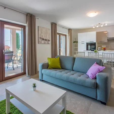 Im Erdgeschoss Mit Terrasse By Interhome *