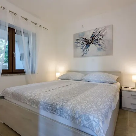 شقة Im Erdgeschoss Mit Terrasse By Interhome