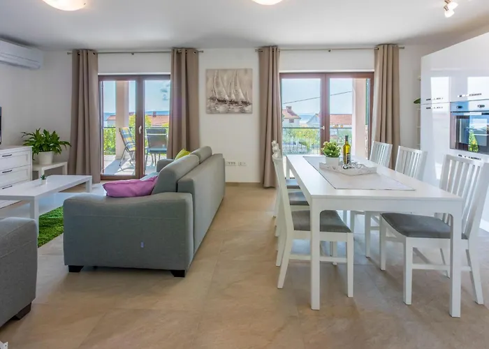 Im Erdgeschoss Mit Terrasse By Interhome Crikvenica