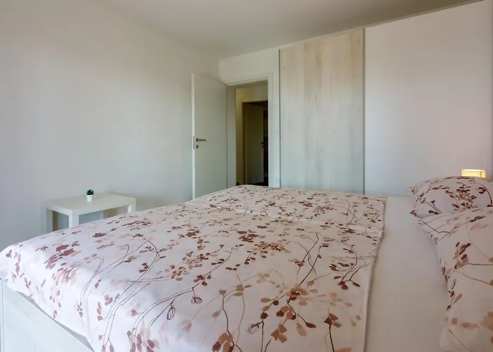 Im Erdgeschoss Mit Terrasse By Interhome * Crikvenica