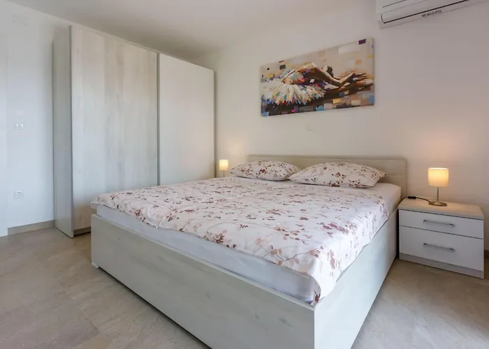 Im Erdgeschoss Mit Terrasse By Interhome Apartment *