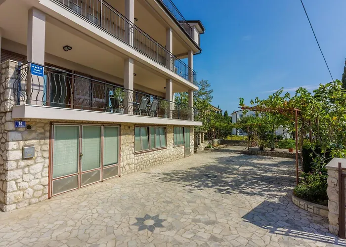 Im Erdgeschoss Mit Terrasse By Interhome Apartment *